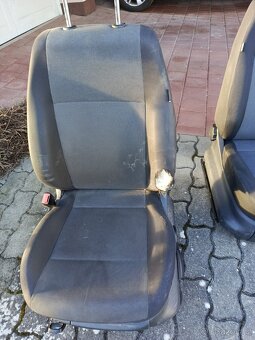 VW Caddy - sedačka řidiče/ poškozená/ + sedačka spolujezdce - 2