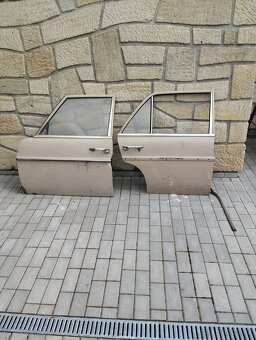 Dveře mercedes - 2