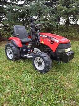 Peg Perego Traktor 12V s příslušenstvím. - 2