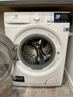 Pračka se sušičkou Electrolux EW7WO448WC - 2