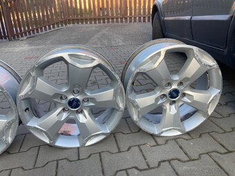 Ford Kuga - sada alu R18. - 2