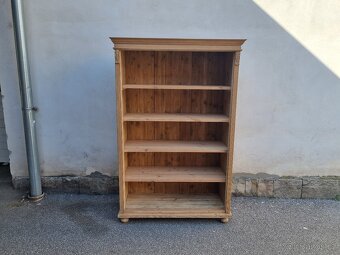 STARÁ SMRKOVÁ KNIHOVNA PO RENOVACI - 2
