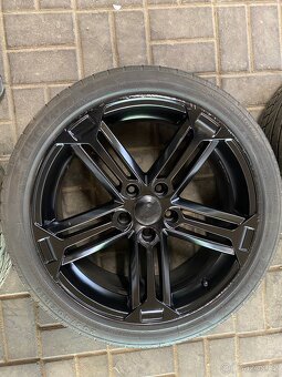 Alu kola Audi 18 235 40 18 letni - 2