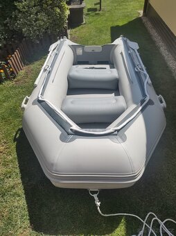 Člun Boat 007 - 2