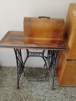 Starý šicí stroj - 2