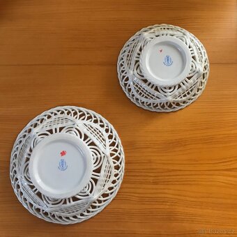 Porcelánové košíky prolamované s květinovým vzorem - 2