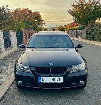 BMW E90 325i rezervováno - 2