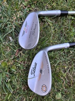 2x Vedge značky Titleist 54 2 hole vokey design dynamic gold - 2
