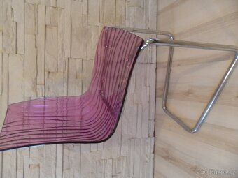 Akrylátové jídelní židle. - 2