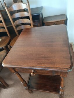 Rustikální jídelní stůl se spodní deskou a zásuvkou . - 2