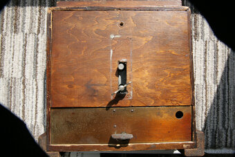 Raritní stolní hodiny se skrytou pokladničkou - 2