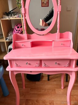 Prodám toaletní stolek se srcadlem - 2