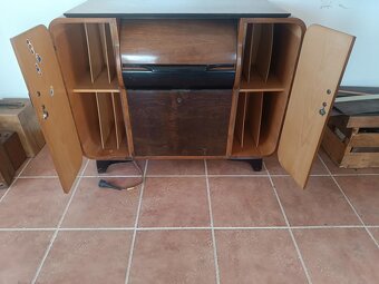 Skříň s gramofonem plus vinylové desky - 2