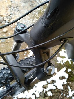 ELEKTROKOLO 27,5\" KARBON - 2