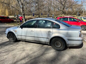 Volkswagen Passat - 2