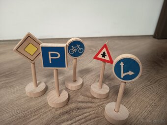Dopravní značky dřevěné - 2