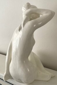 Soška ženy retro - 2