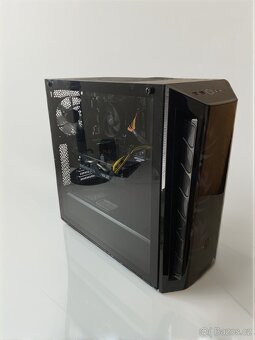 Výkonný herní počítač s xbox kontrolery – kompletní sada - 2