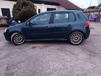 VW Golf 5 - 2