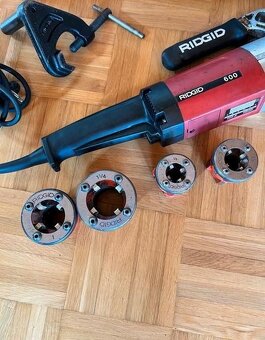 Ridgid 600 elektrický zavitorez do 1 1/4" - 2