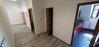 K pronájmu podkrovní byt 2+1 přímo v centru Velkého Meziříčí - 2