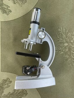 Malý mikroskop 50x-1200x s přisvítem - 2