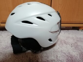 Dětská lyžařská a snowboardová helma Nabízím dětskou helmu - 2