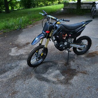 PRODÁM NEJEŽDĚNÝ PITBIKE 250cc - 2