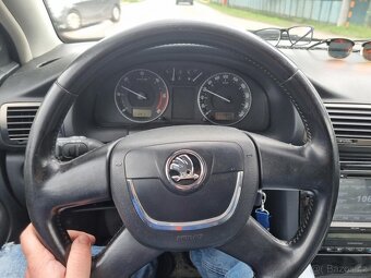 Chromovo cerny znak do volantu ŠKODA nove logo - 2