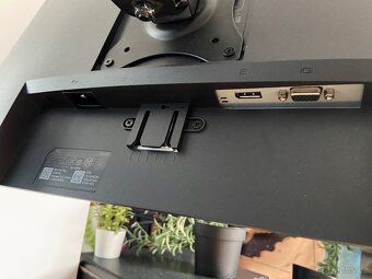 Dell monitor - 2