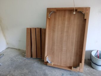 Pěkný bytelný jídelní stůl 120x80 cm - 2