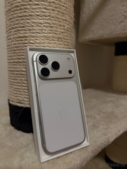 Apple iPhone 17 Pro 256GB stříbrný - 2
