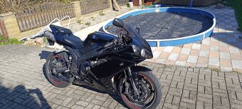 Yamaha R1 - 2