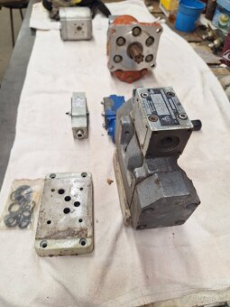 Hydraulická čerpadla, rozvádeče - 2