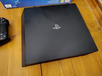 PS4 Pro 1TB, originál ovladač, komplet balení / PlayStation - 2