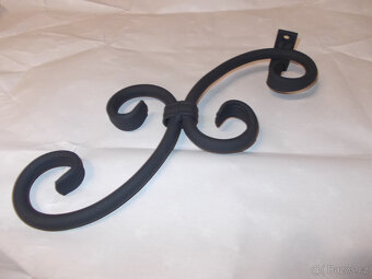 Ozdobná kovaná noha ( na gril, stolek,... ) - 2