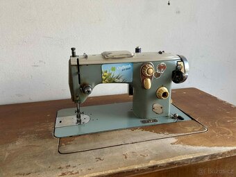 Šicí stroj Lada s elektrickým pohonem - 2