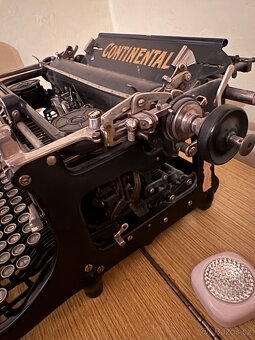 Starý psací stroj - 2