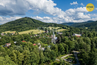 Atraktivní stavební pozemek v Komorní Lhotce 1.366m2, 130211 - 2