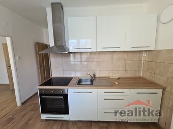 Pronájem hezkého bytu 2+1 s balkónem a parkováním, Opava, ul - 2
