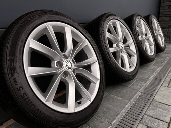 Originál Škoda Superb 235/45 r18 - 2