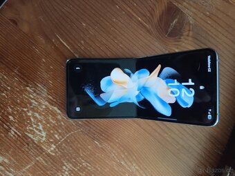Samsung galaxy Zflip4 - 2