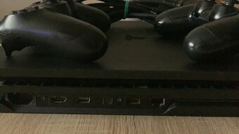 Ps4 pro 1tb + 2x ovladač + hra FIFA 17 - 2