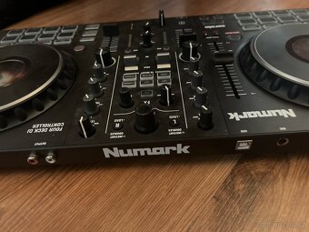 Numark Mixtrack Platinum FX - 2