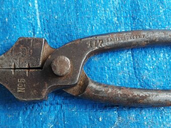 Staré kleště, značené - 2