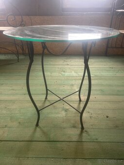 Kovový stůl se skleněnou deskou - 2