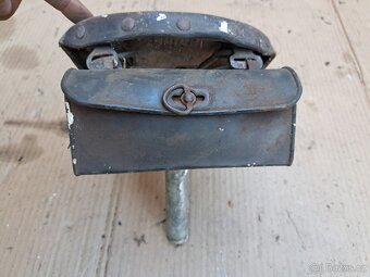 Sedlo na staré kolo s brašničkou na nářadí - 2