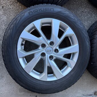 Alu kola Hyundai 5x114,3 R17 zimni Nokian 225/60/17 - 2