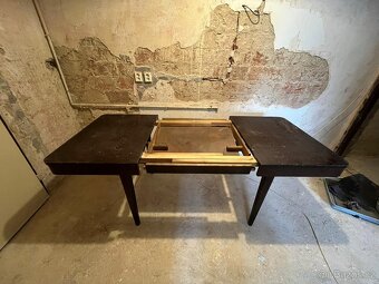 Rozkládací dřevěný jídelní stůl - 2