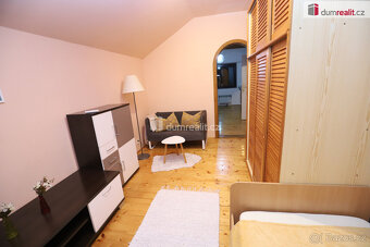 Krásný slunný útulný byt 1+1 v prvním patře cihlové vily v K - 2